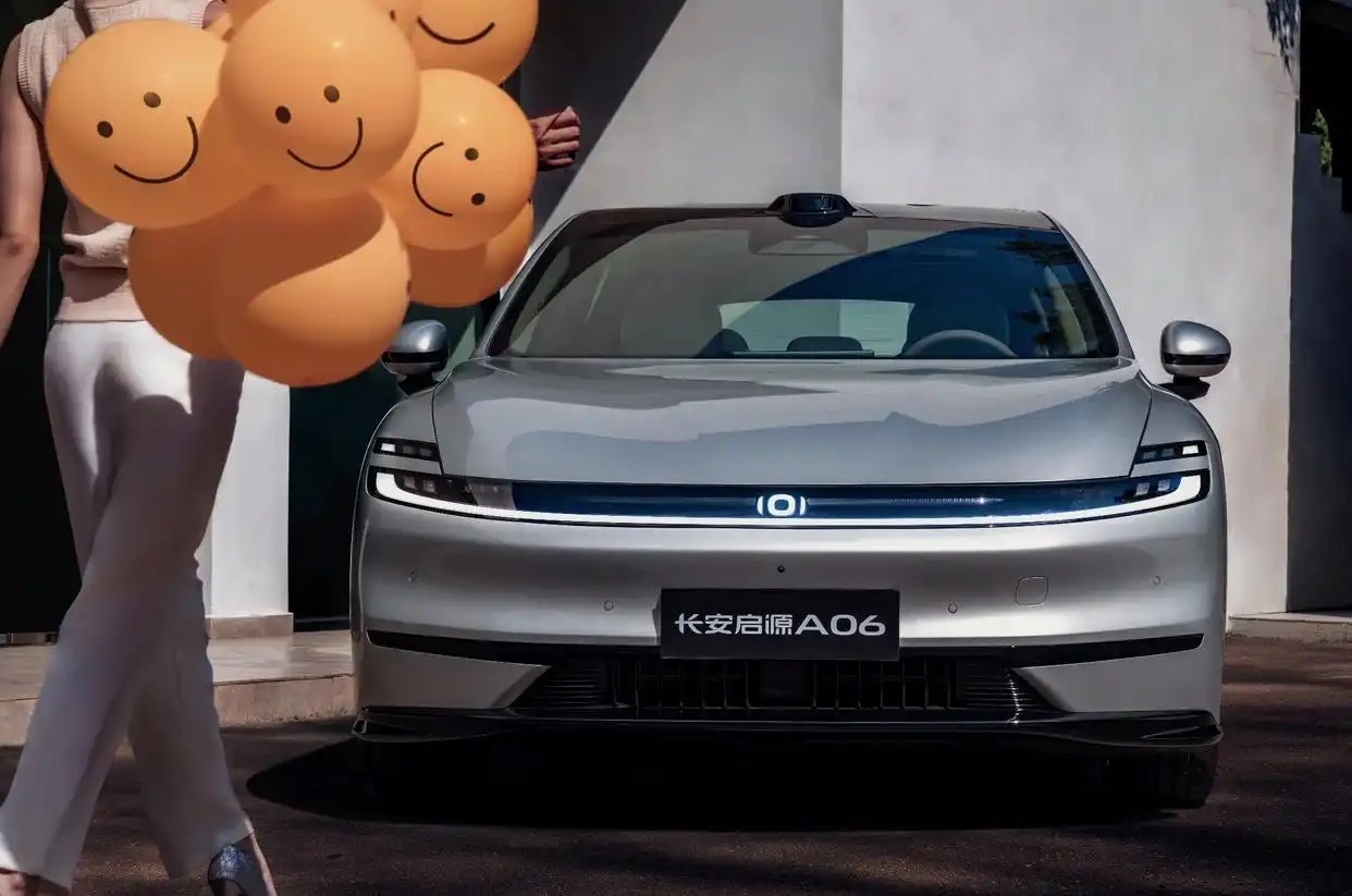 增程/纯电双动力，长安启源A06售价10.99万起。新车共推出8款车型，售价区间