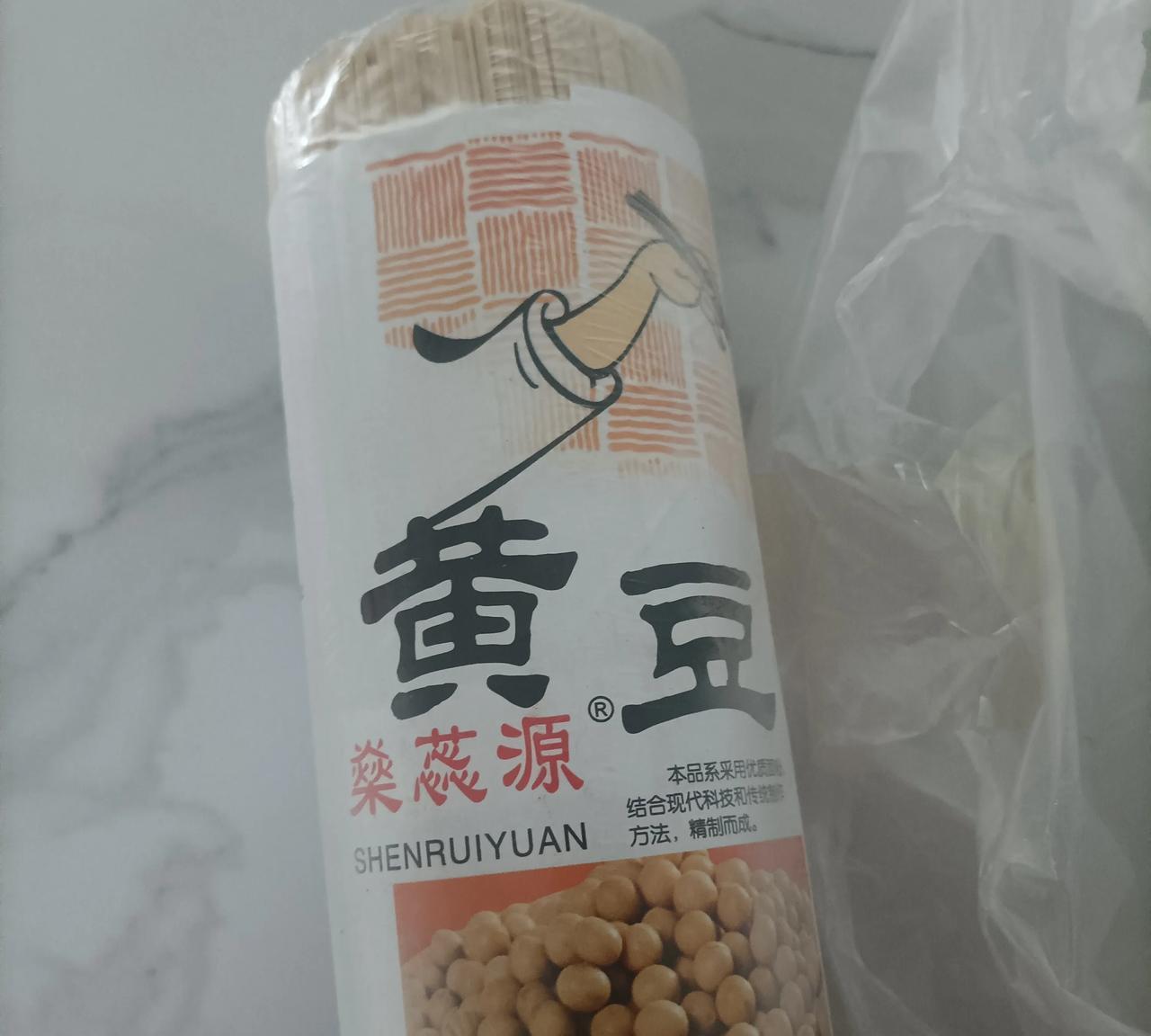 我的一位在郑州大学研究经济的同学讲，如今河南正集中力量发展大郑州，一门心思要将郑