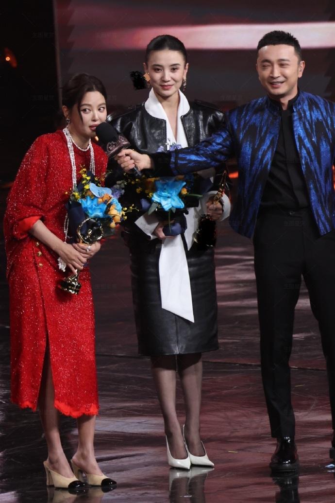 最近宋佳和辛芷蕾一起出席时尚活动，两位美女搭配的都很靓丽，看起来像一对年轻的姐妹