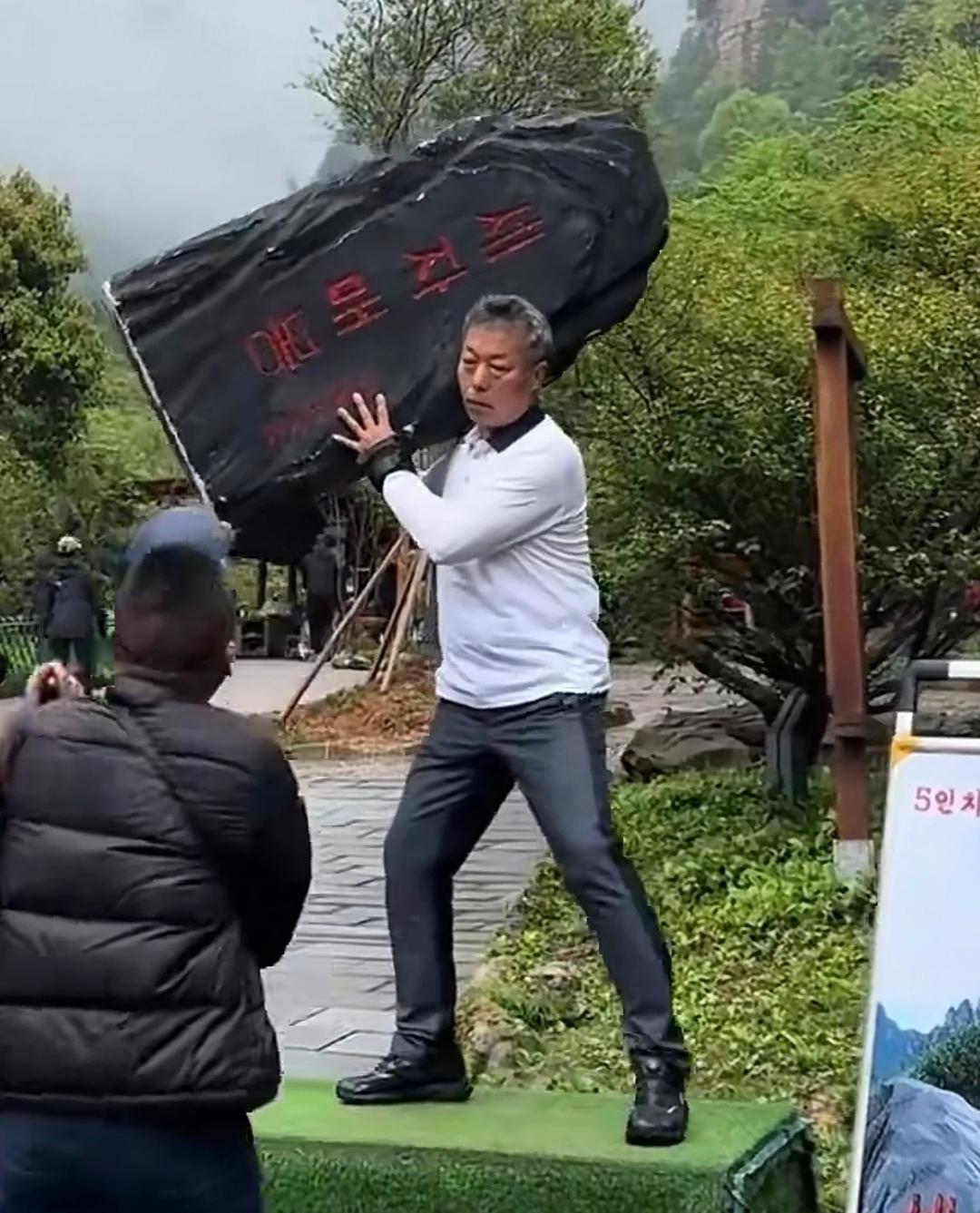 不得不佩服咱中国人做生意的脑子，只要能挣钱，啥都能想得到。为了挣韩国游客的钱