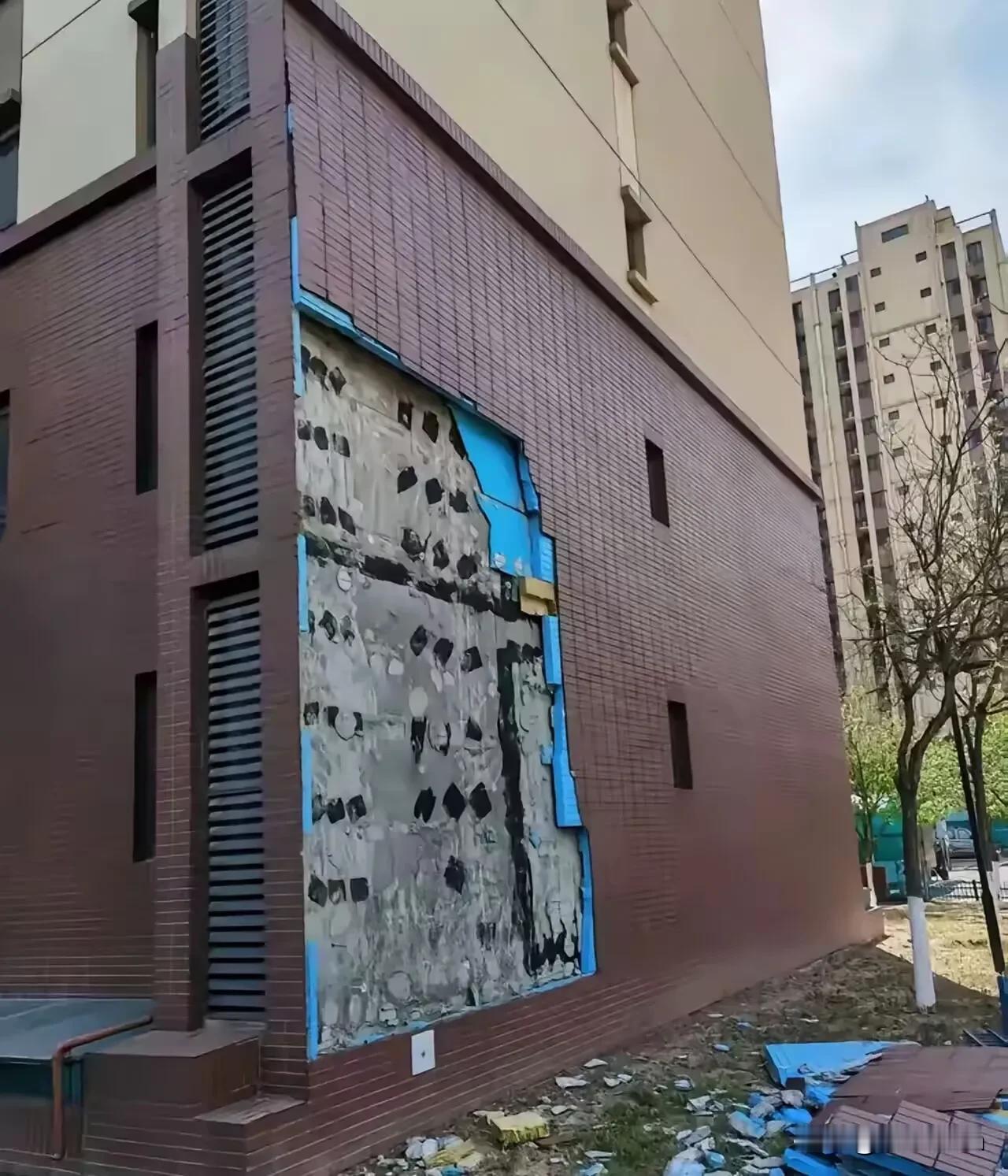 大家发现没，我们住的商品房，不到70年，就会成为危房。香港这场火灾就给我