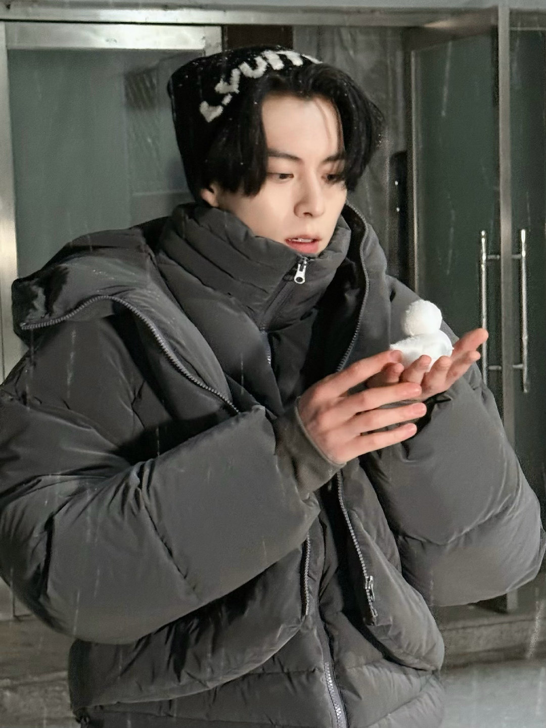 又是一年初雪时❄️王鹤棣～但是这雪🌨️可不能吃啊哈哈哈哈哈哈哈