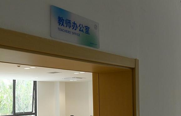 护理，铁路，教师编制，这几个铁饭碗，其实也有人辞职不干了老师辞职，也不少铁