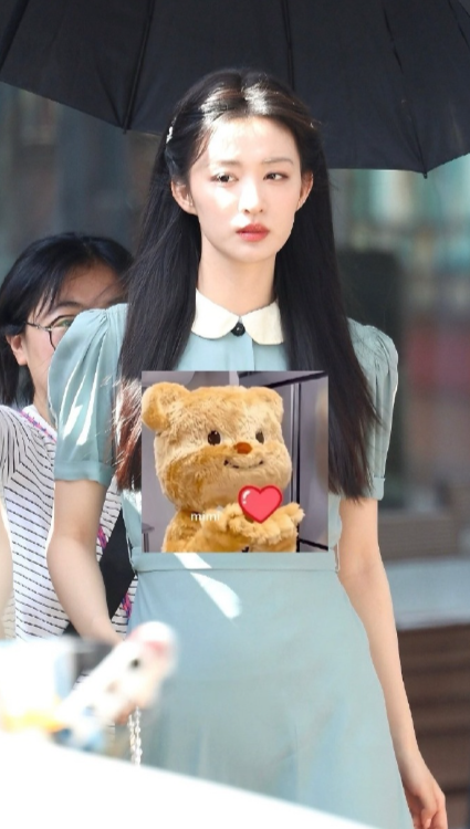 只看裙子平平无奇，在软件上估计都是无人问津销量为0的款式，结果一看王楚然的全身：