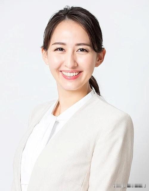 日本外交部副部长，祖籍中国新疆的维吾尔/乌兹别克日本人。到了日本必须要按照日本人