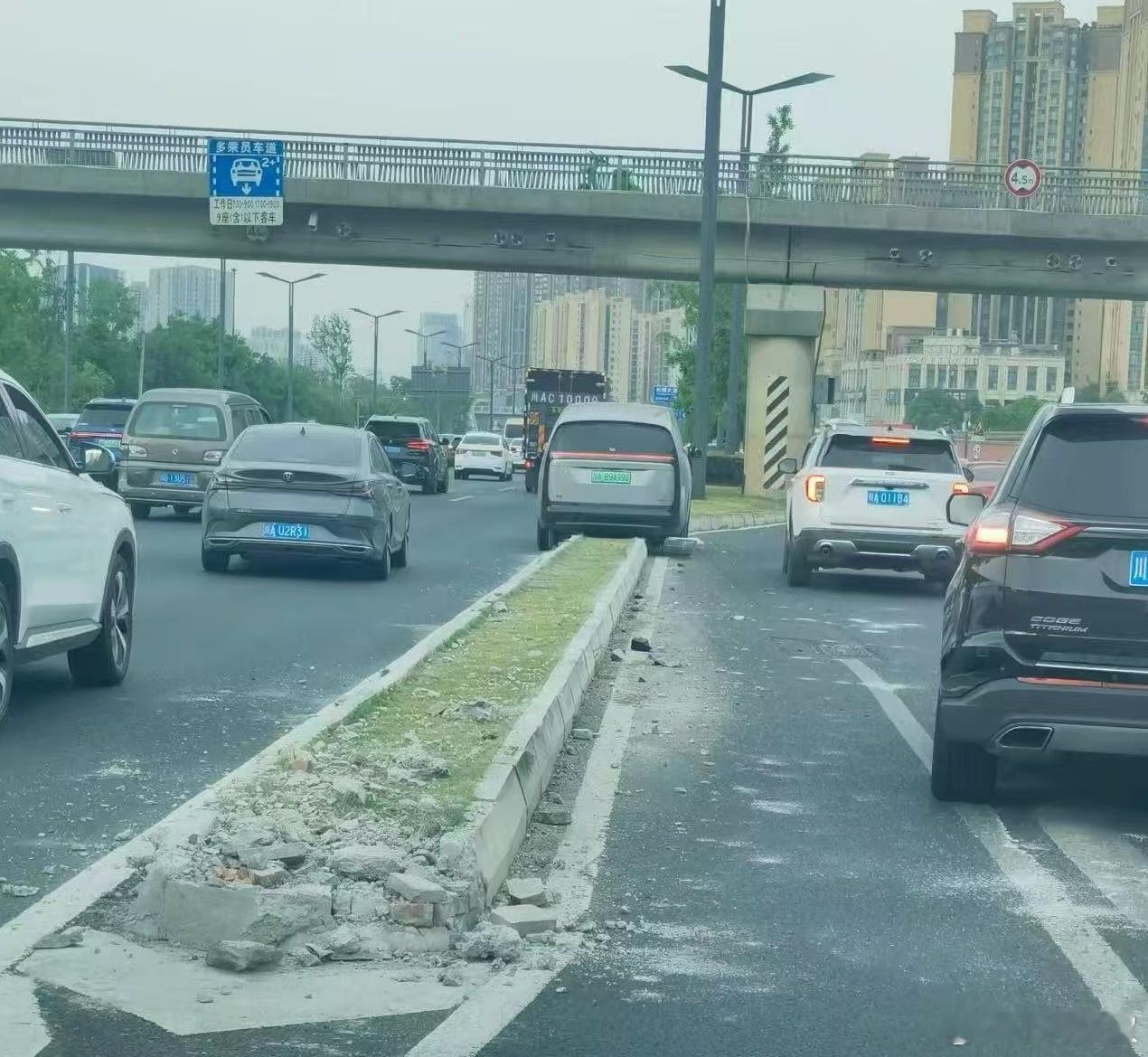 哈哈，这图有点喜感。​​​