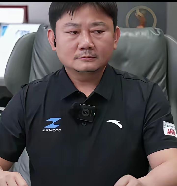 6月3日，张雪突然引发了网友热议。原因是在当晚的直播中，他当着数万观众的面，直接