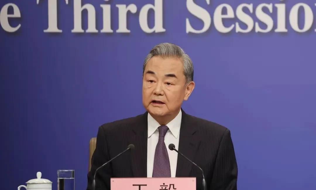 最近几天，王毅外长在欧洲访问。对欧出口稀土，本来就不该成为一个问题。但是谈的并
