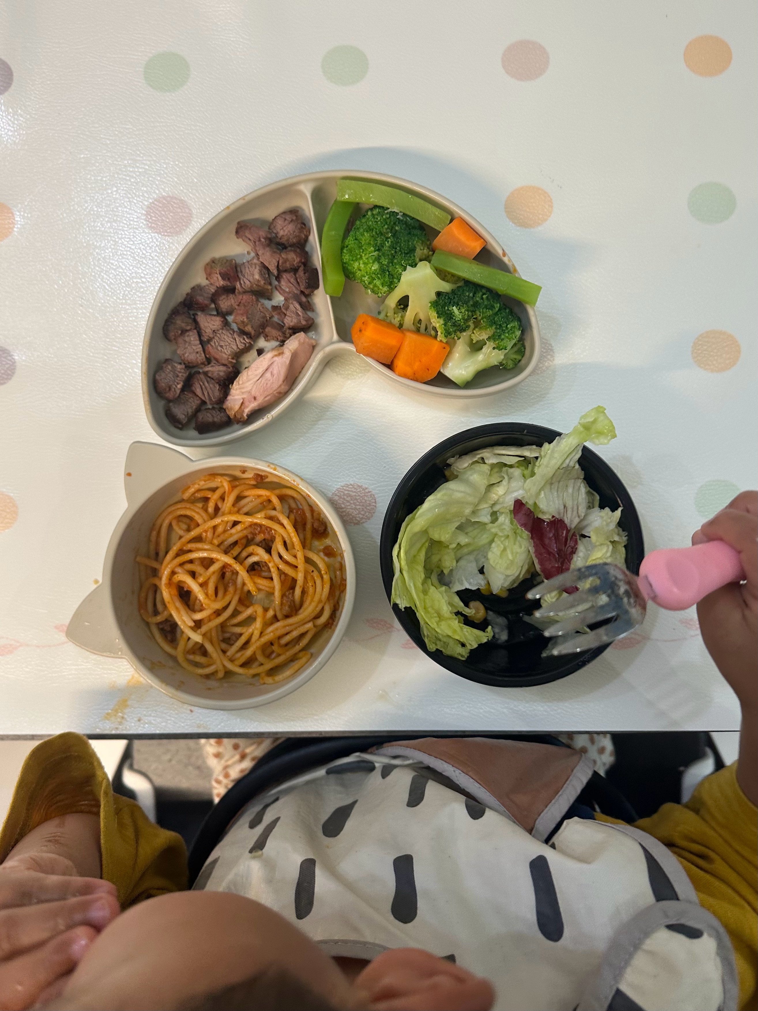 吃晚饭了，像健身餐一样。