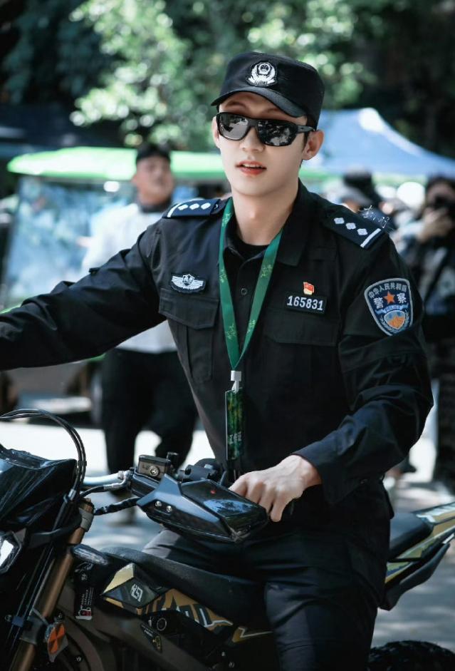 黄景瑜徐若晗《明川有知夏》开机！都市爱情题材，森林警察和动物医生，黄景瑜在这个