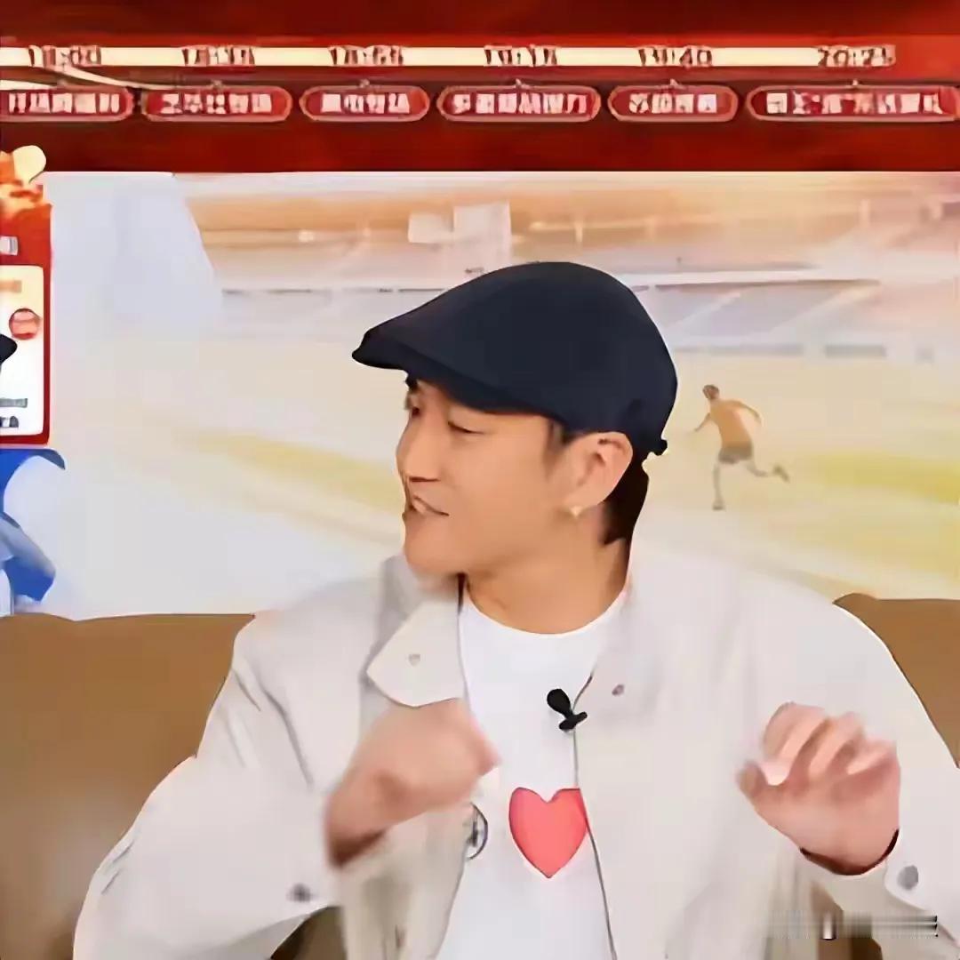 何润东认怂了，他乘坐战车出场，演员何润东复刻“西楚霸王”项羽的经典造型，亮相宿迁