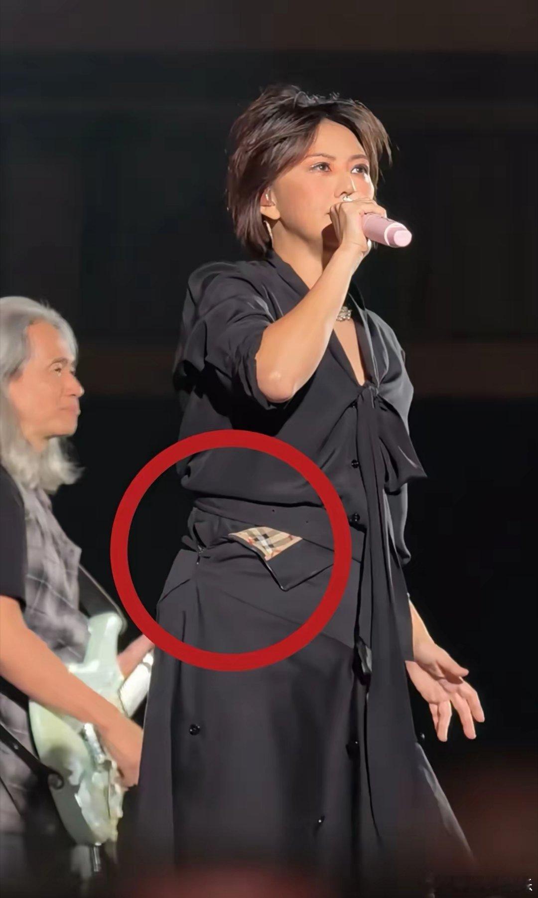 去他的白幼瘦拉链拉不上就拉不上呗没想到是这样的孙燕姿可以自我、松弛、做自己……孙