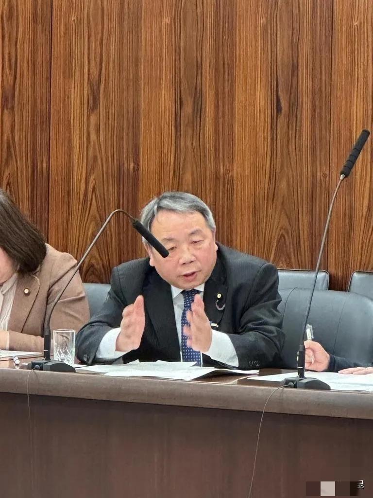 汉奸、日本参议员石平今天发文说：“今天我出席了参议院国际事务研究委员会的会议。一