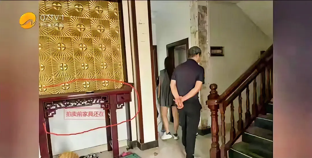 190万拍下别墅，却收到一把“铁皮封窗”的钥匙，这届法拍房还能碰吗？最近，福建泉州惠安的陈先生，因为