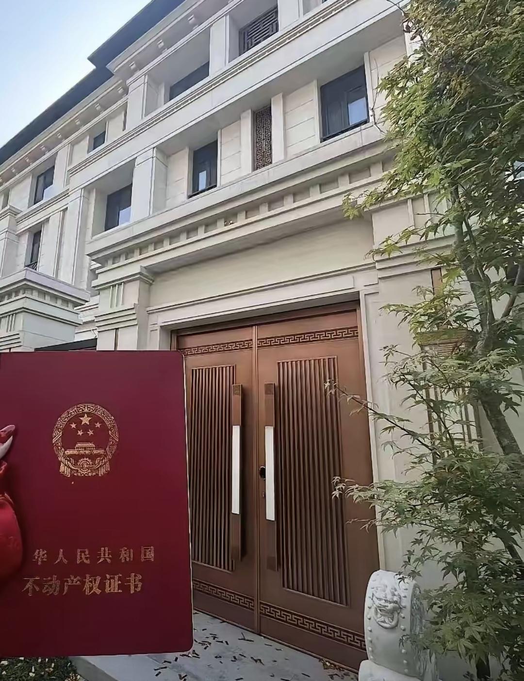 我爸朋友家女儿下个月结婚，三十多岁了终于找到对象。男方家里挺阔绰，市中心有套房有