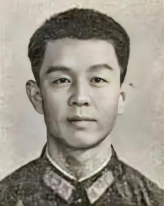 1979年，对越自卫反击战中，李庆海在护送师部首长突围后，又杀了回去，这时，一颗