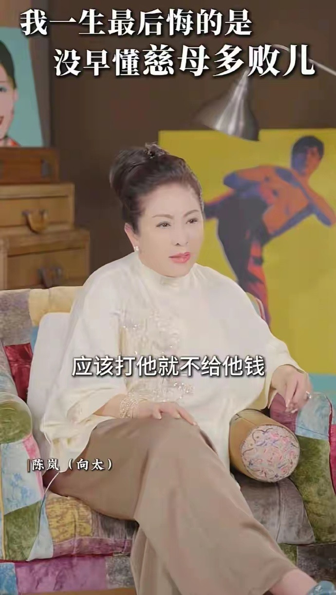 向佐在接受采访时坦言，与弟弟向佑感情很好。谈及弟弟早年经历，向太陈岚曾在直播中坦