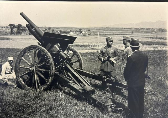 抗战前进口武器回扣很大，一批12门山炮能给1～2门火炮价格回扣。像俞大维采购13