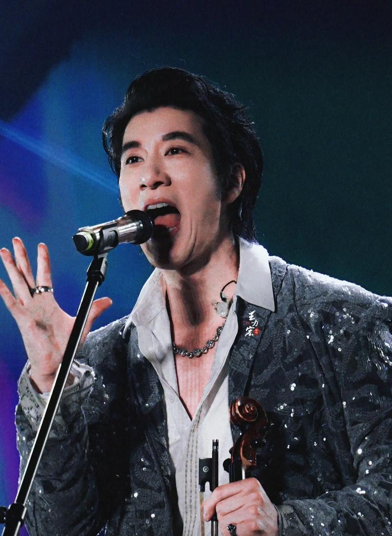 王力宏为什么唱不出苦情歌？别扯什么音乐风格，核心原因只有一个：他长得太帅，人生