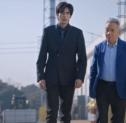 新剧骄阳似我被吐槽！静态能打动态露怯，仪态气质全翻车。没有霸总气质就算了，