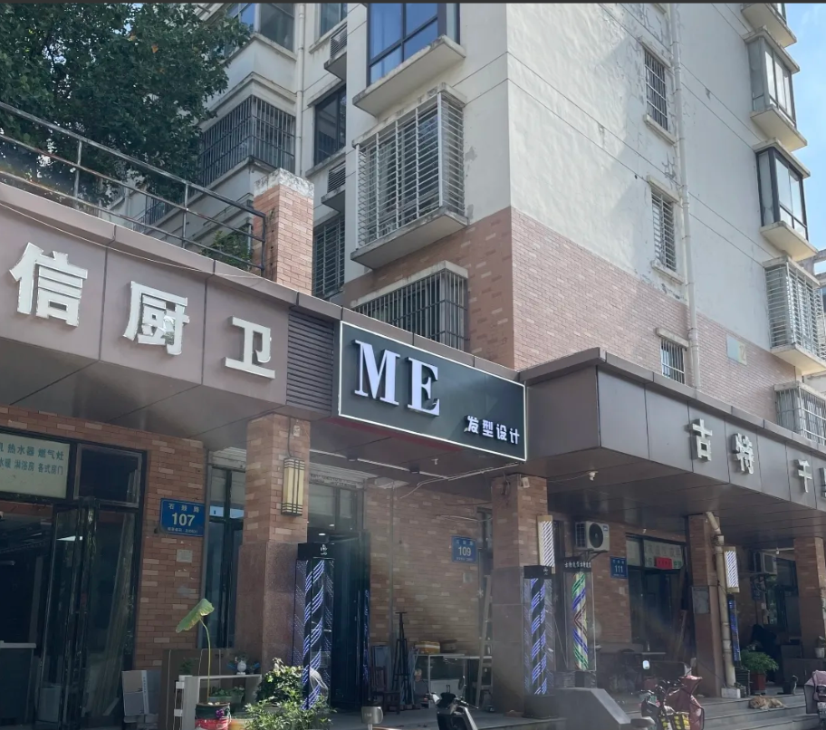 为争一个停车位，竟丢了性命！5月16日，四川内江59岁的隆某华，将车停在杨某全理