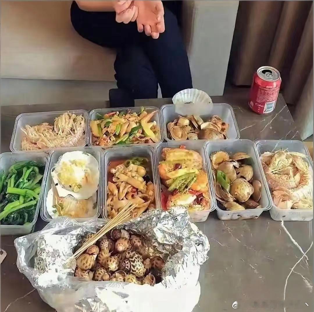 秦海璐这顿饭估计顶我10天工资了吧