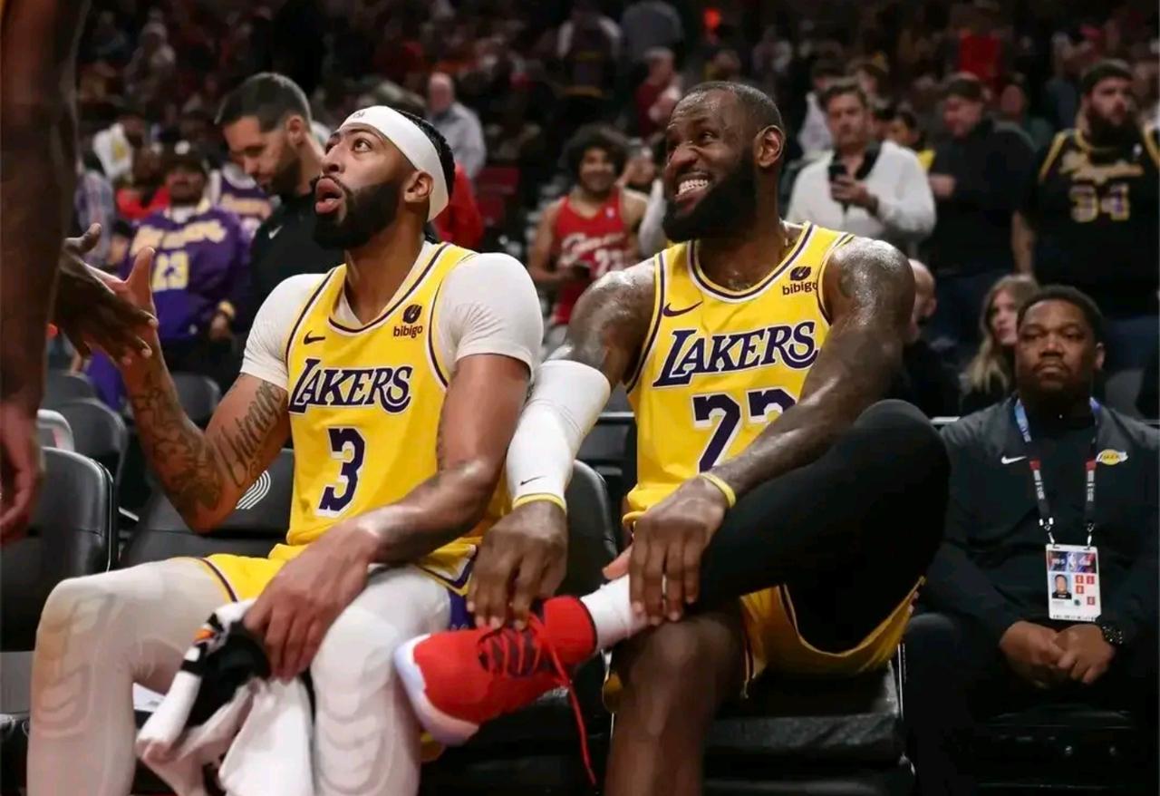 连着好几场了，这三分投的是个什么玩意，尤其是东契奇。全队罚球也不准，虽然这场还凑