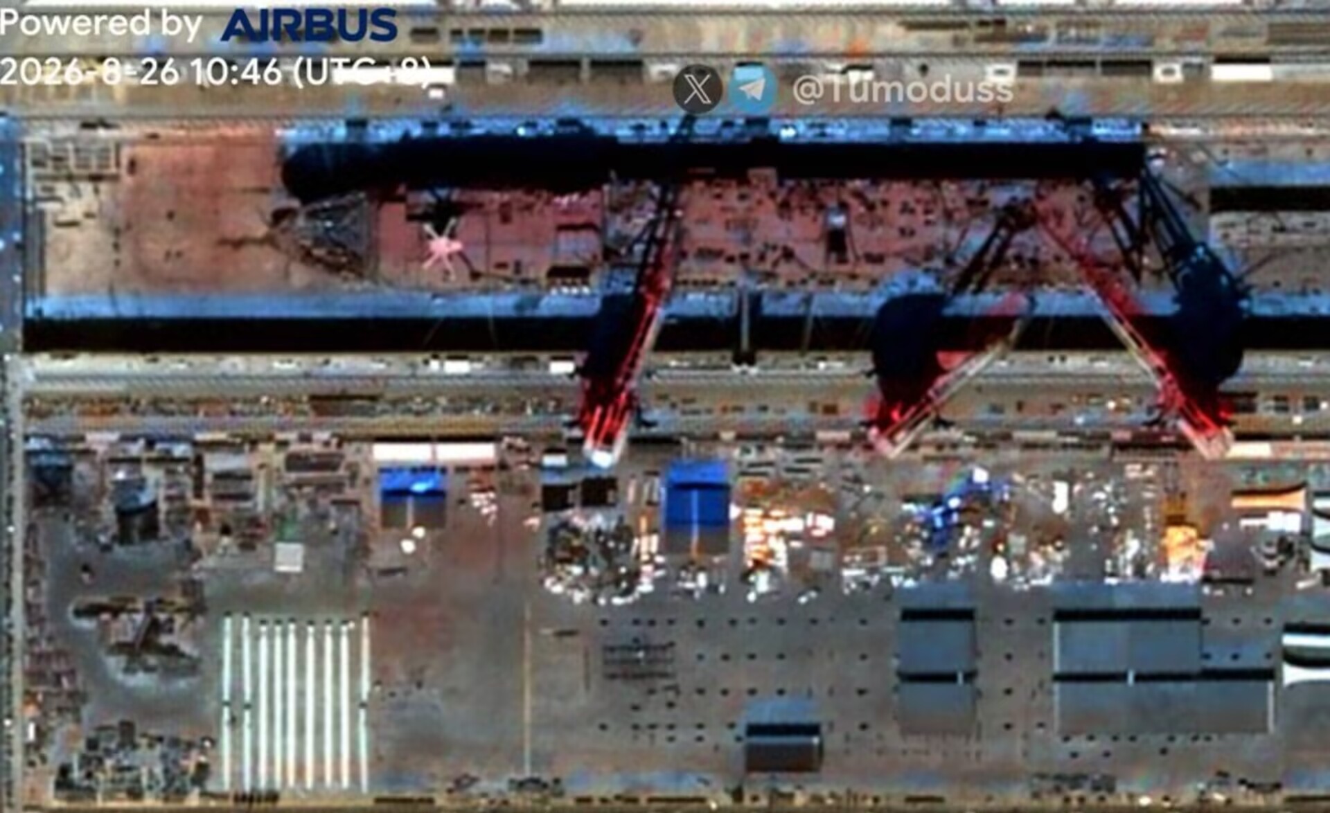南方某厂1号船坞内的新型舰船终于装上建了[墨镜]疑似某种综合保障船或海警母舰[思