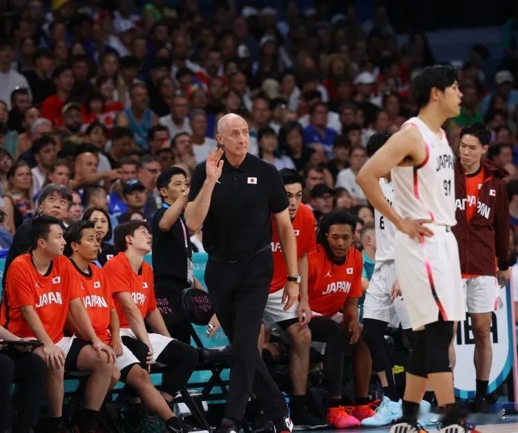 临阵换帅！距离2月26日日本男篮对阵中国男篮的世预赛第二窗口期比赛还有24天，然