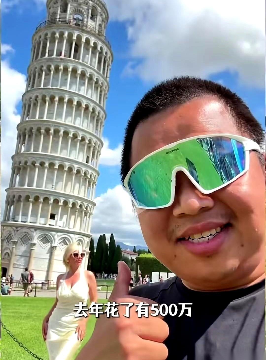 蓝战非最近甩出个数据，去年一年，他光是在外头晃荡旅游，就干出去了500多万。紧