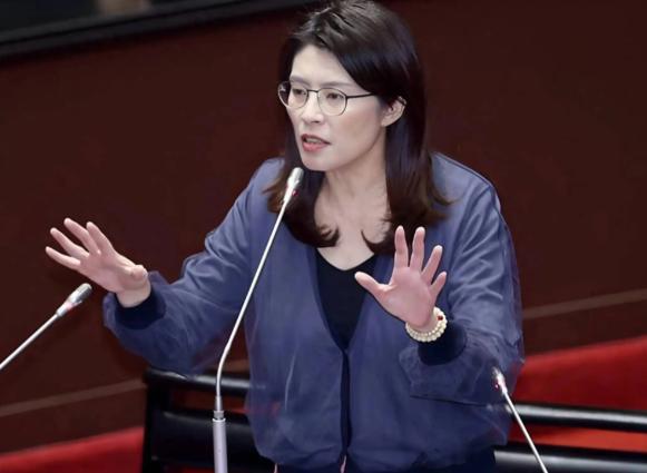 美国果然小看了郑丽文：台湾突然传出惊天消息，特朗普这下要气炸了！岛内近日爆出