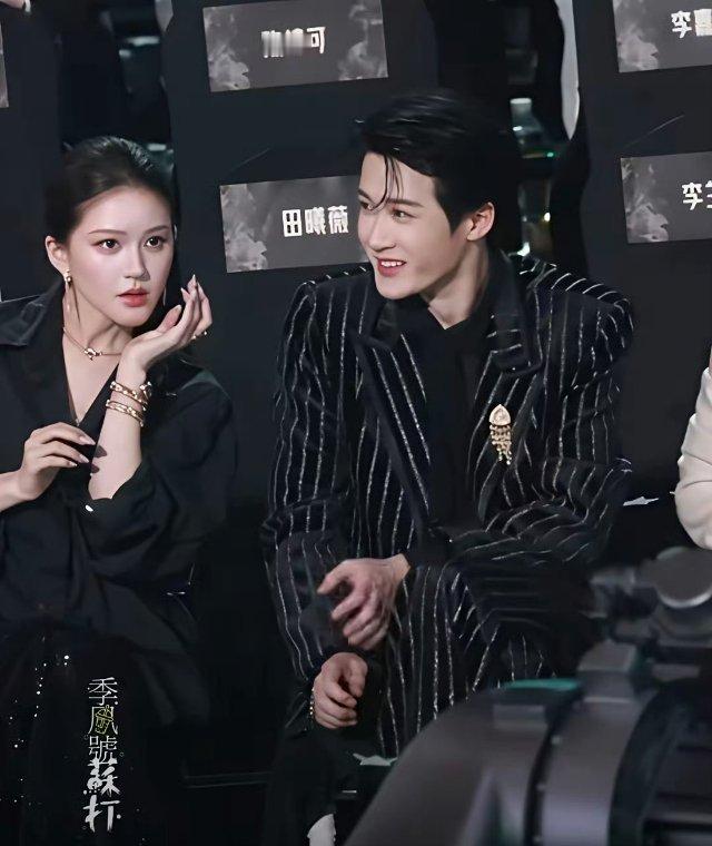 星光大赏座位暴露残酷真相：流量C位和演员C位，差的不只是椅子。檀健次挨着赵露思，