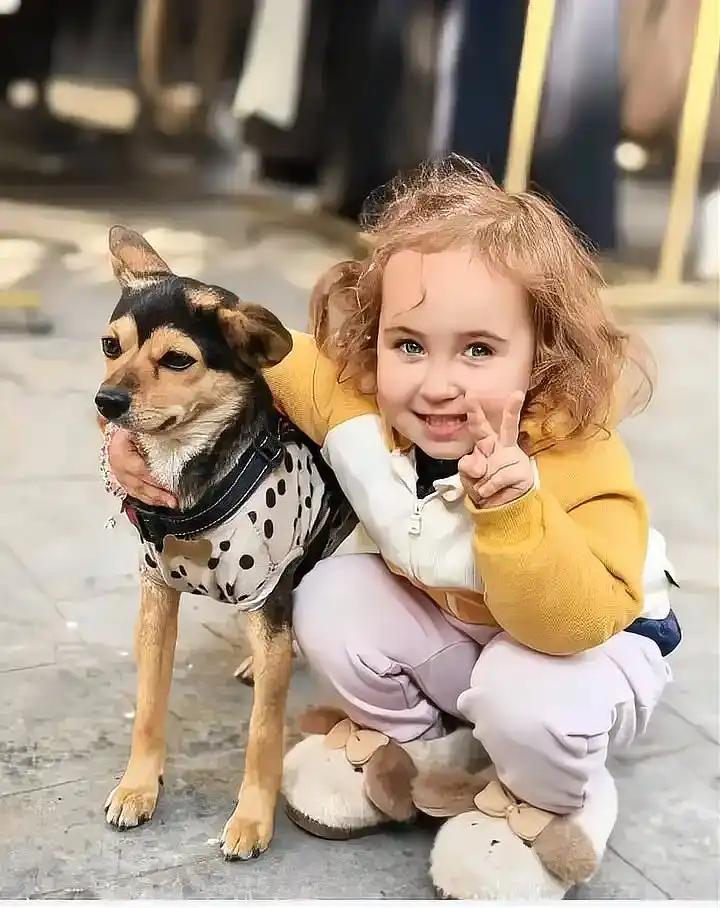 中国夫妻喜得金发碧眼小公主，基因密码大揭秘近日，江苏一对中国夫妻诞下金发碧眼