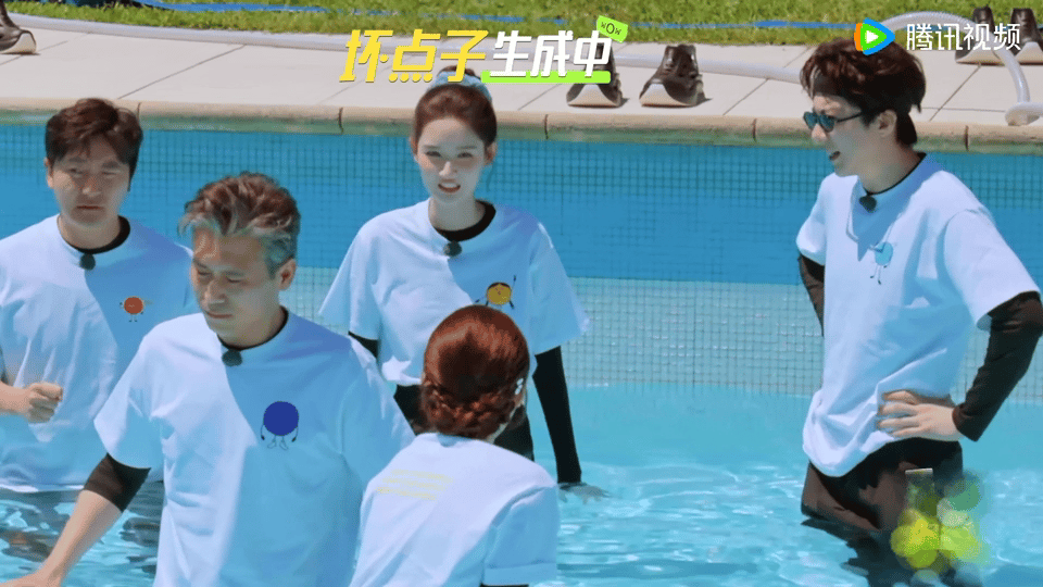 刘宇宁说王玉雯又怂又爱玩王玉雯这小女子是真的很虎啊，可以说刘宇宁概括的很不错，又