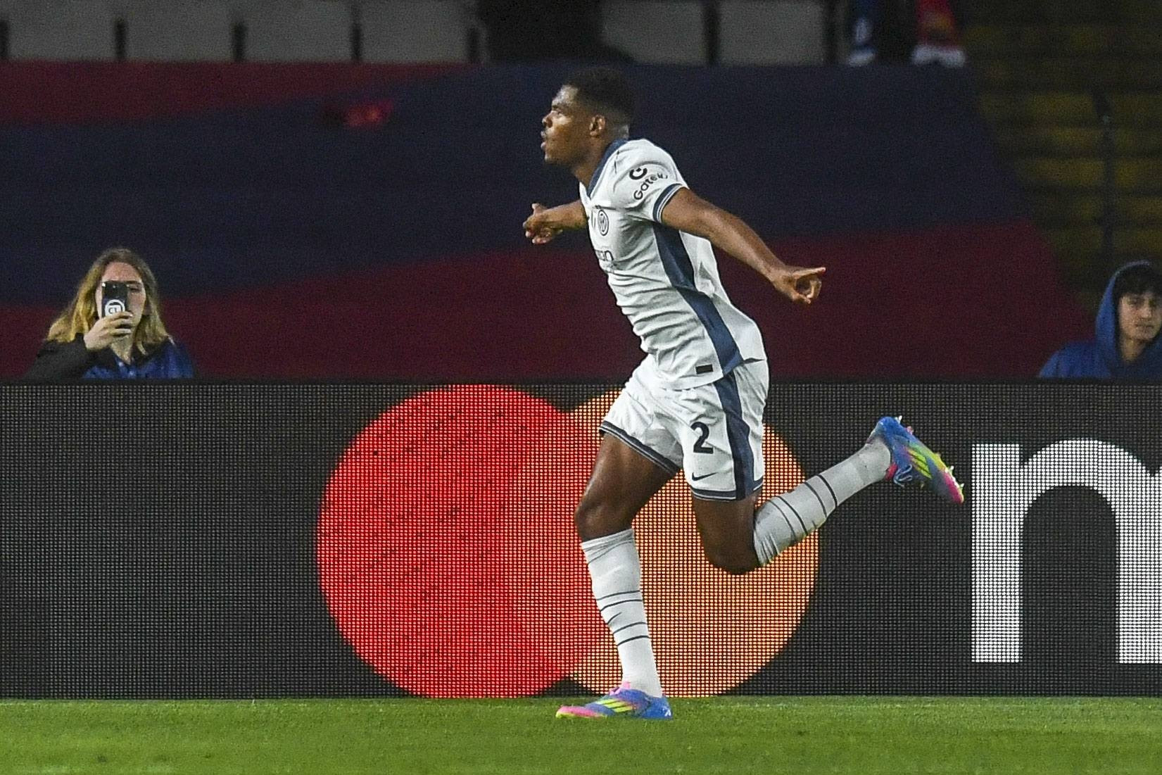 3月29日讯据Interista报道称，国米想加薪到500万欧与邓弗里斯续约，