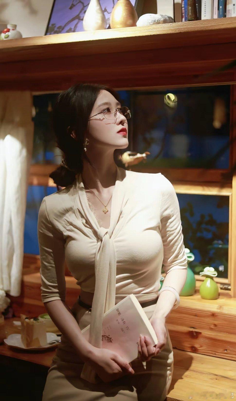 人为什么会流泪大概是因为眼睛想替嘴巴表达说不出的情绪