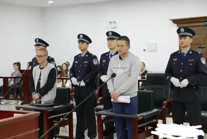 简直就是禽兽，2022年，湖南农民张爱国因直肠癌做了大便改道手术。谁知，他痊愈出