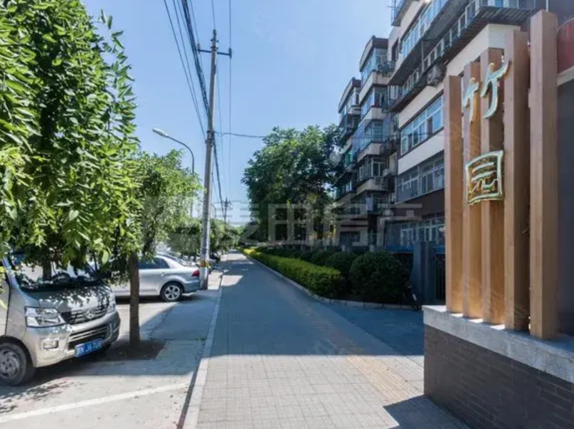 北京海淀马连洼竹园小区，最近成交了一套63平的两居室，成交总价281万，成交单