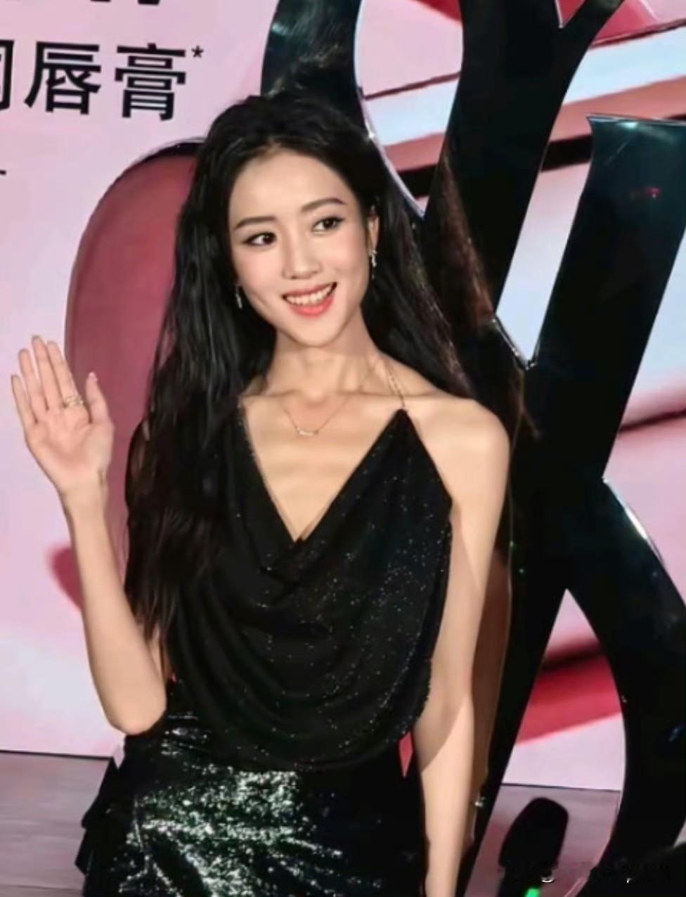 看完小桃瘦身真的惊到了…170的身高80多斤，这已经不是“上镜瘦”的程度了，完