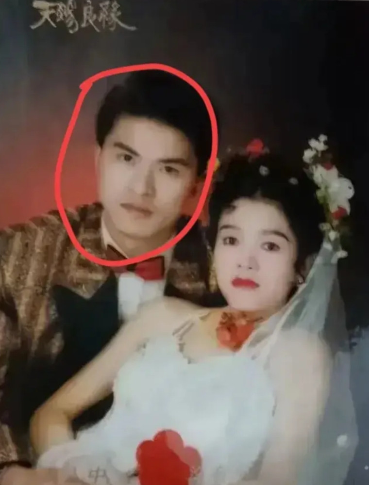 有句话叫相由心生，在网上把李玉前的相片翻个遍，几乎就没有面相和善的，每一张都透着
