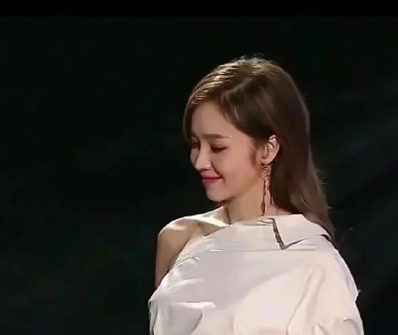 我开始有点理解周杰伦了侯佩岑这么完美的女人，谁会不喜欢啊？不仅是