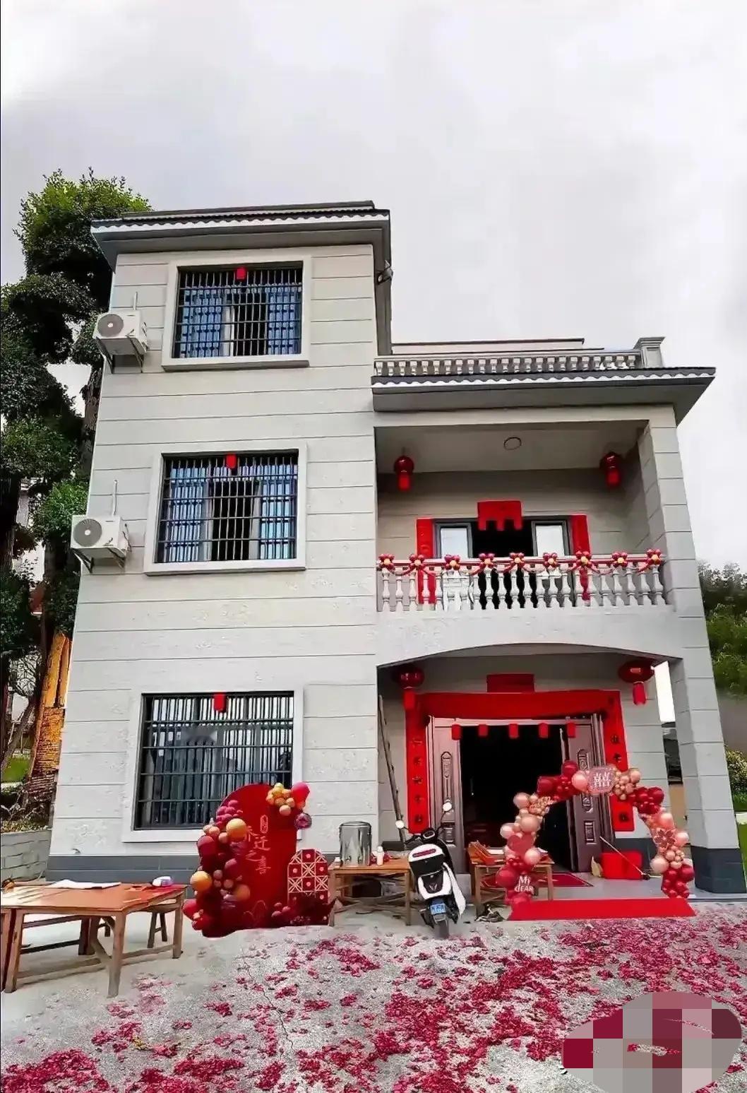 江西九江，有一名男子因为家庭贫穷，年轻的时候一直没有娶上媳妇，为了尽快娶上媳妇，