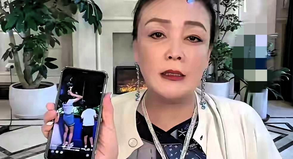 玥儿回京全网夸兰姐温柔唯有后妈细节最戳人心全网都在为兰姐宠爱玥儿的模样点