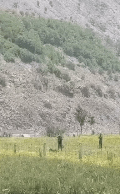 大哥，别开枪呀，我是女生！有一段画面显示，疑似5月10号的印度女飞行员被生擒