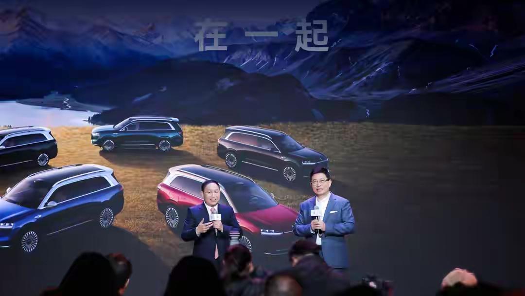 华为真是把中国人研究透了！要豪华，150万——买尊界S800要体面，50万—