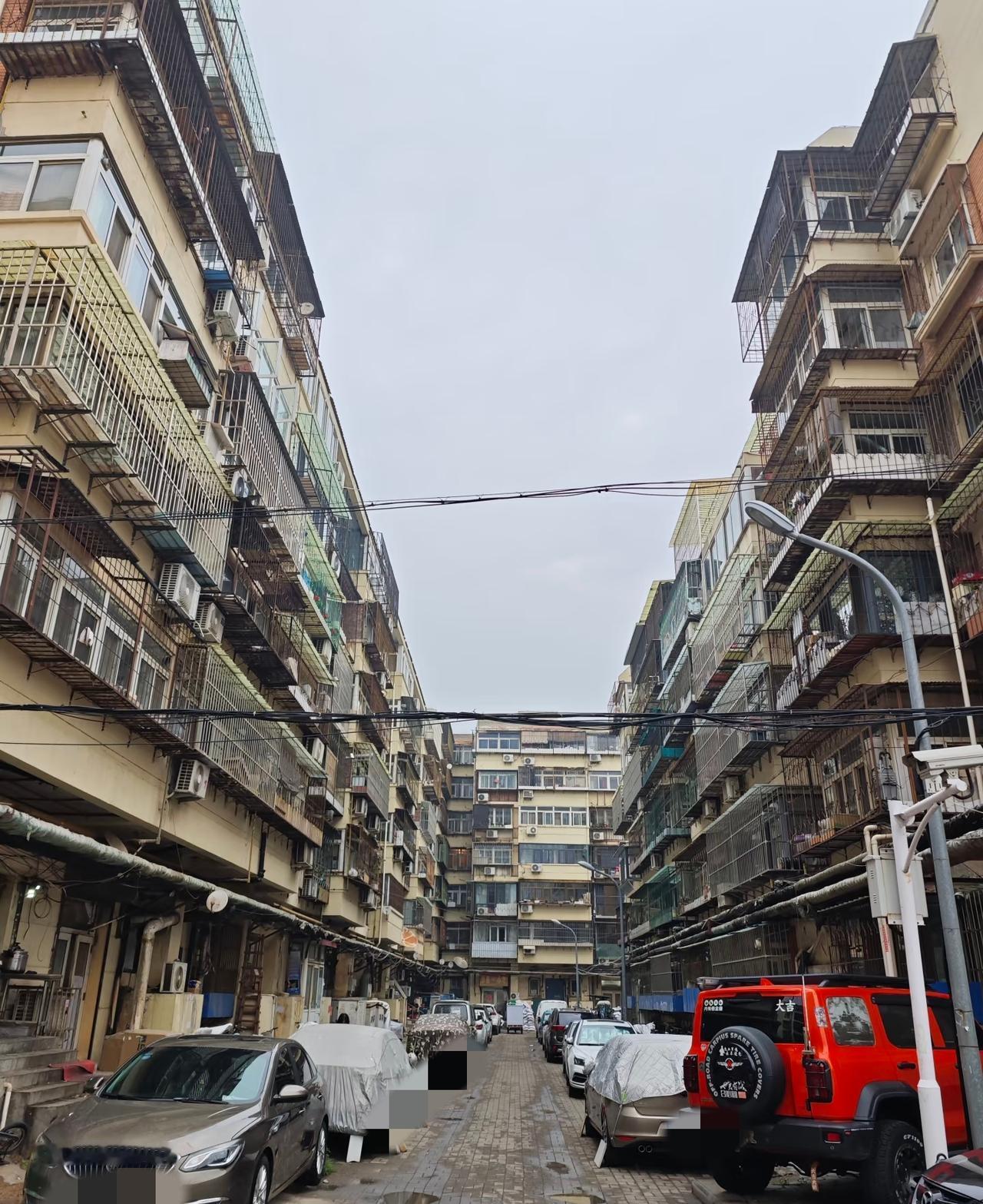 一对河南小夫妻奔赴天津和平区打拼，转眼已是38岁，打拼了10几年，夫妻俩靠着一