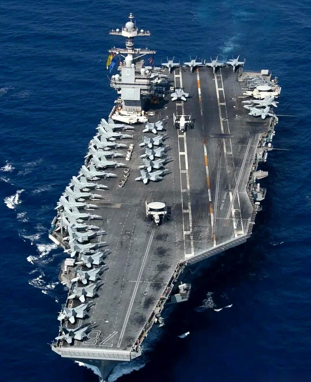 你敢信吗？一艘10万吨的航母，跟个海上城市一样，一天居然只“吃”一斤半的饭。就