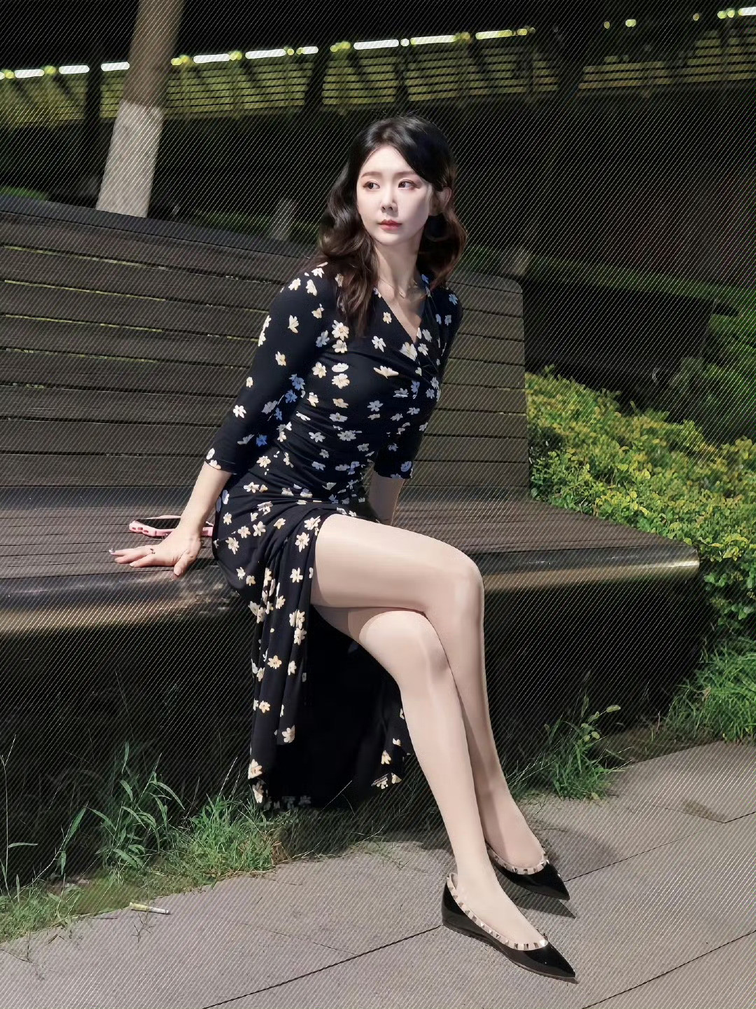有人在人堆里阿谀奉承，而我只想在独行的路上取悦自己，清静也自由