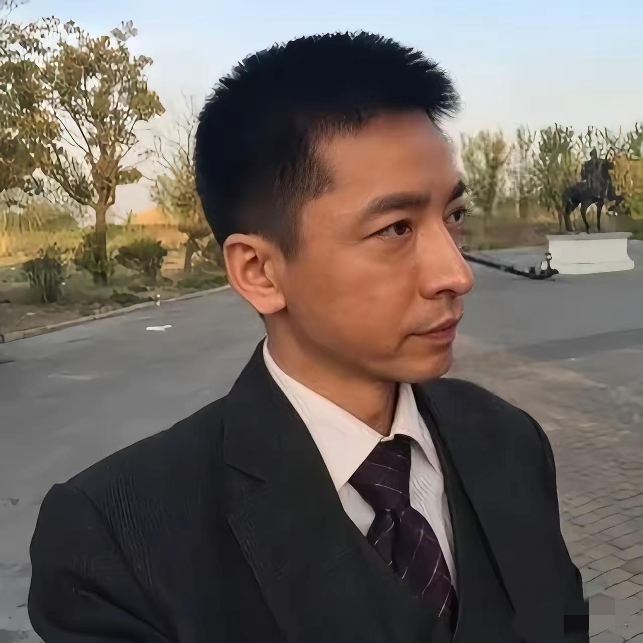 我老师是大学系主任，他和我说了个真相，中中央戏剧学院系主任王鑫严重违纪，主要