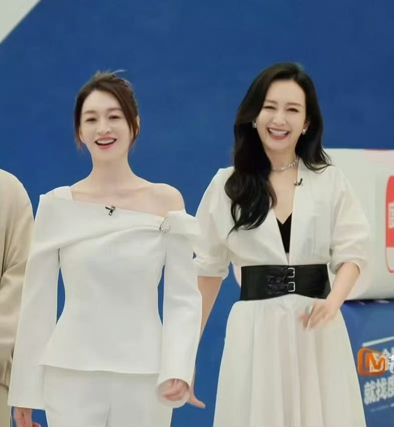 王鸥回复李小冉今晚真的被这份女性之间的情谊戳到了💧8月31日下午，王鸥在微博发